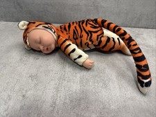 Anne Geddes Puppe im Tigerkostüm | kuscheltier baby figur künstlerpuppe Tiger