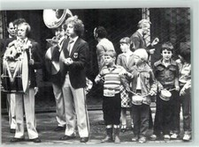 39199538 - 5100 Aachen Kirmes Spielmannszug Trommel Becken Posaune Kinder