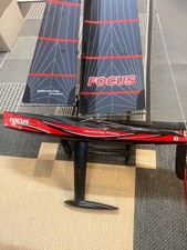 FOCUS V3 Modellsegelboot von