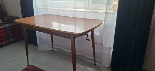 Tisch aus jahren - tisch,