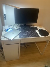 schreibtisch weiß mit schubladen, Stuhl und Tischlampe, wie neu