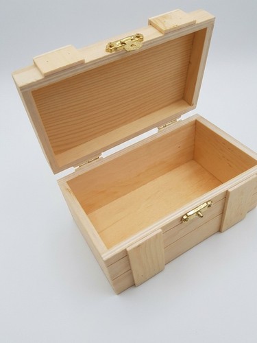 Kleine holzkiste schatztruhe - /,