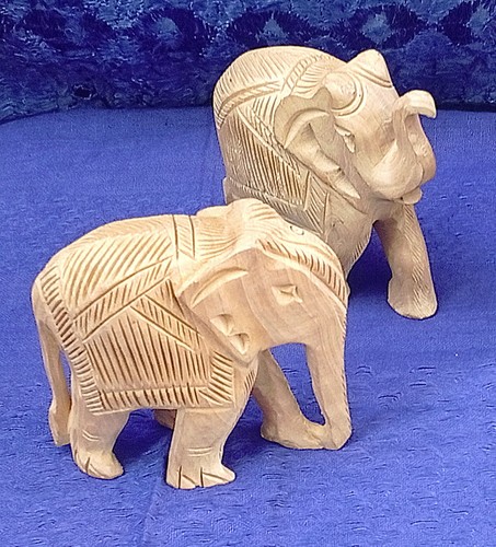 Elefant handgeschnitzt aus