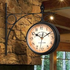 Zweiseitige Bahnhofsuhr