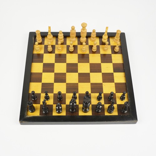 Schachbrett mit spielfiguren - mit,