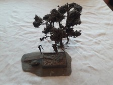 Kibri H0 Misthaufen mit Schubkarre, Wasserpumpe und alter Eiche