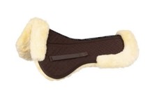 Equinate Lammfell Sattelkissen Spinefriend mit Wirbelsäulenfreiheit Sattelpad