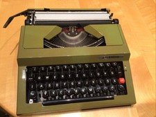 Reiseschreibmaschine Olympia Splendid  im Koffer