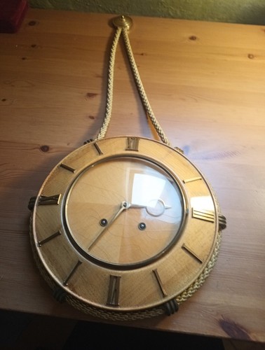 Wanduhr aus holz mit - wanduhr,