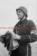 F028221 HJ Mitglied ausgerüstet als Luftwaffenhelfer nach Erhalt der Uniform 1943 2.WK