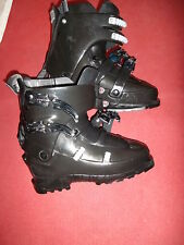 Lowa Struktura 9 (28) ohne Innenschuhe kleiner defekt