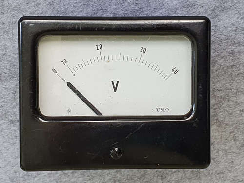 Neuberger v voltmeter - v,