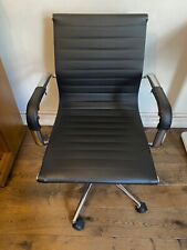 Stuhl, Lakonisches italienisches modernes Design, Schwarz, Metall, Leder 