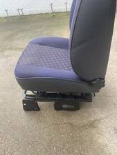 2 Fahrersitz Beifahrer  Sitz