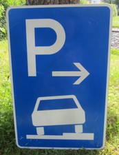 ALTES VERKEHRSSCHILD STRASSENSCHILD PARKEN AUF GEHWEG RECHTS ALU GROSS 42 x 63cm