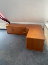 Großer Eckschreibtisch / Winkelschreibtisch aus Holz–gut erhalten