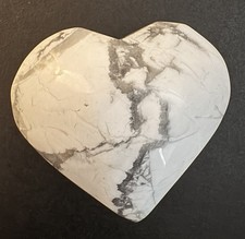 Schönes Magnesit Herz 4,5 cm - Heilstein