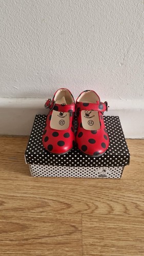 Babyschuhe rot mit schwarzen