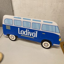 2 x VW Bulli Papp-Dekoration aus Apotheke