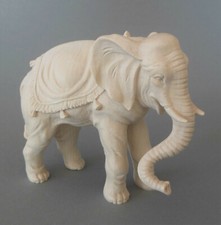 Elefant stehend für