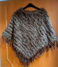 brauner Poncho aus "Fell" der