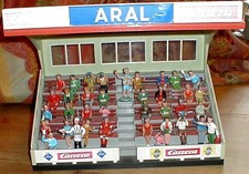 CARRERA UNIVERSAL TRIBÜNE MIT FIGUREN !