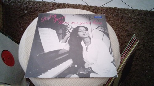 Lisley ferre give - give, me