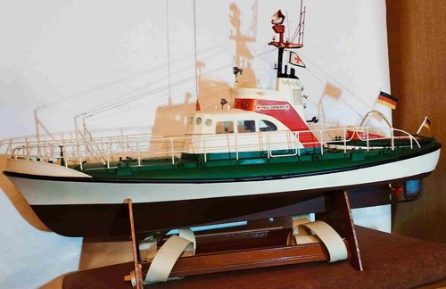 Modell-Schiff