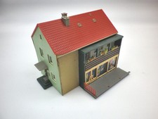 Vero H0 Wohnhaus Mehrfamilienhaus mit Terrasse Balkon Fertigmodell be02