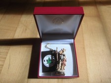 Pema Holzschnitzereien - Holzschnitzfigur im Etui - Mann mit Engel - ca. 6 cm