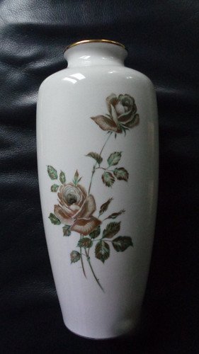 Porzellan vase rosenmotiv und - porzellan, vase"