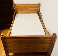 IKEA Sundvik Kinderbett ausziehbar mit Latex Matratze