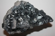 Pyrolusit stufe - pyrolusit,
