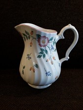 Krug Henkelkrug Keramik England cremeweiß Blumen farbig Churchill Staffordshire
