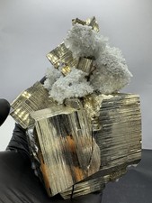 Top Würfel Pyrit mit Spitzen