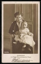 AK Victoria Luise mit Kind auf dem Schoß, Wohlfahrtskarte zum Besten Braunschwe 