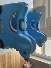 Kinderkoffer inkl. Kinder Sitz Trolley zum Draufsitzen Reisegepäck Erweiterbar