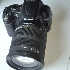 Nikon  D5000 12.3 MP SLR-Digitalkamera - Schwarz (Kit m/ AF-S DX 18-55mm...