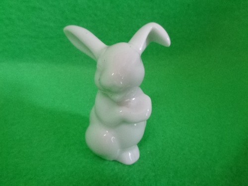 Kleiner lachender hase weiß - kleiner,