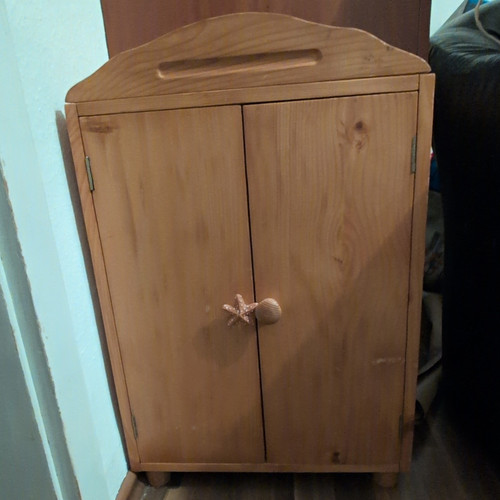 Puppen holzschrank braun - puppen-holzschrank,