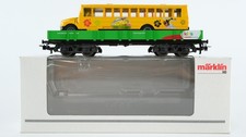 Märklin H0 48613 Niederbordwagen (mit amerikanischen Schulbus) Rlmms
