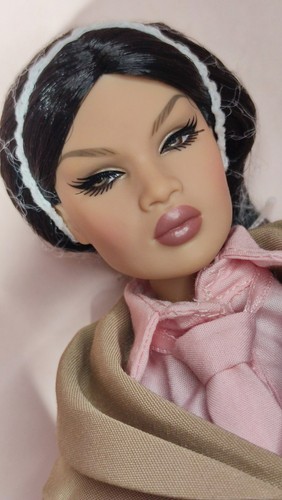 Fashion royalty nadja sakura - royalty,