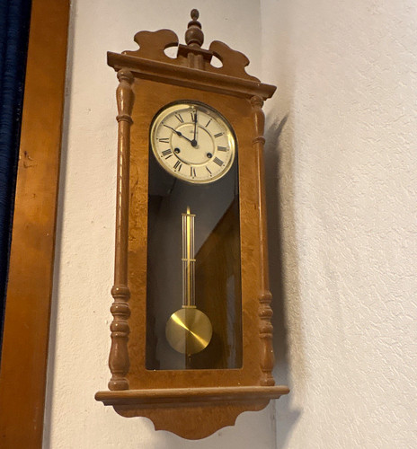 Mechanische holz wanduhr - holz-wanduhr, mit
