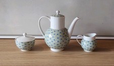 Arzberg Porzellan-Set (3 Teile) – Kanne + Zucker + Milch, Blaublüten-Dekor