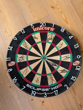Unicorn Eclipse HD2 Dartboard mit Autogrammen von Phil Taylor & Fallon Sherrock