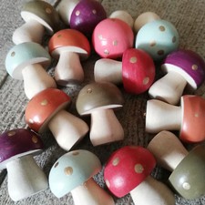 15 x Pilz Fliegenpilz 3cm Holz Holzpilze Dekoration Landhaus Tupfen Pilze Gold