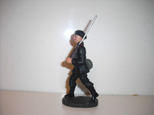 Elastolin ,Panzersoldat marschierend mit Helm am Koppel , 7,5 cm