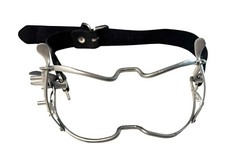 BDSM Metall Bondage Mund