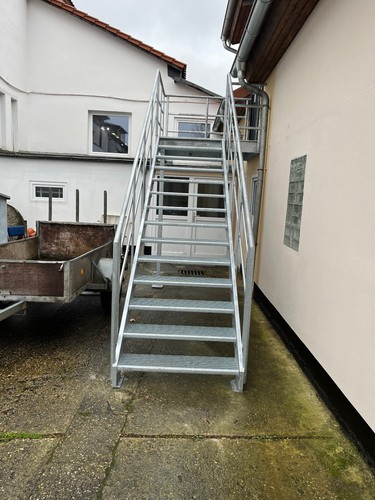 Podesttreppe vollverzinkt m - podesttreppe,