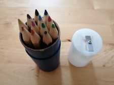 Buntstifte Stifte in Box mit Spitzer